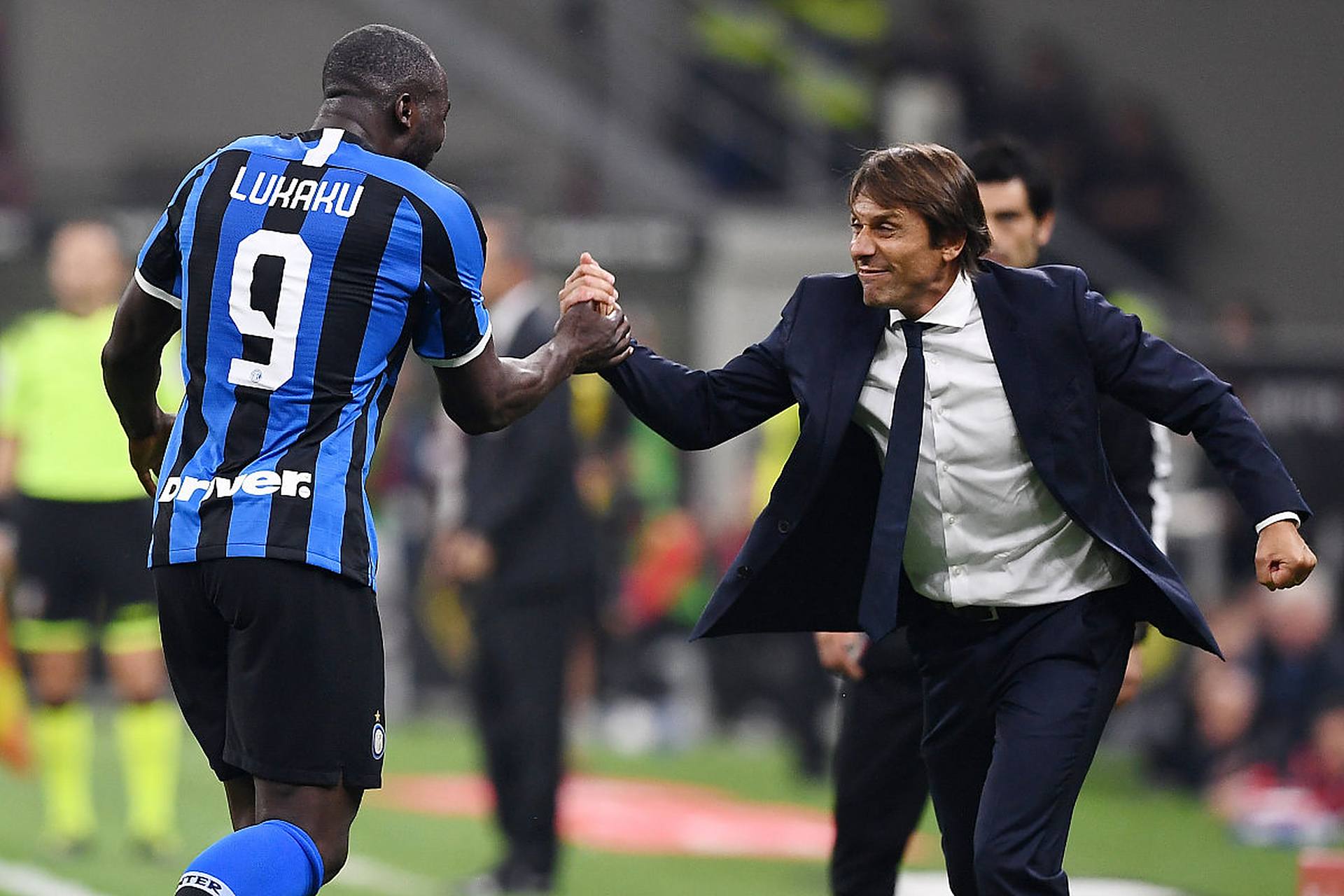 赛前体能课后；国际米兰防线松动备战葡超；悬念犹存；轮换策略成焦点(足球高位压迫战术)